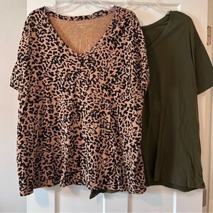 Bundle of 2 Ava & Viv 2XL T-shirts Leopard Print and Green V-Neck